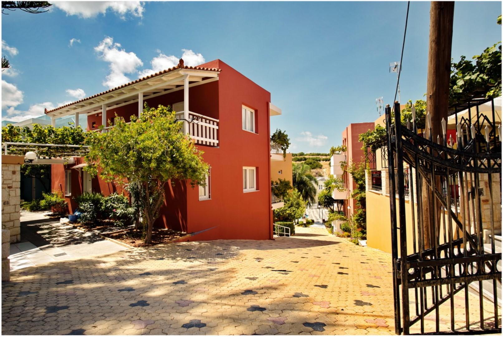 Bellos Hotel Apartments Херсонисос Екстериор снимка