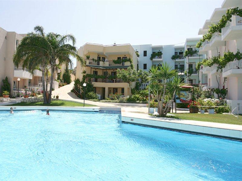 Bellos Hotel Apartments Херсонисос Екстериор снимка